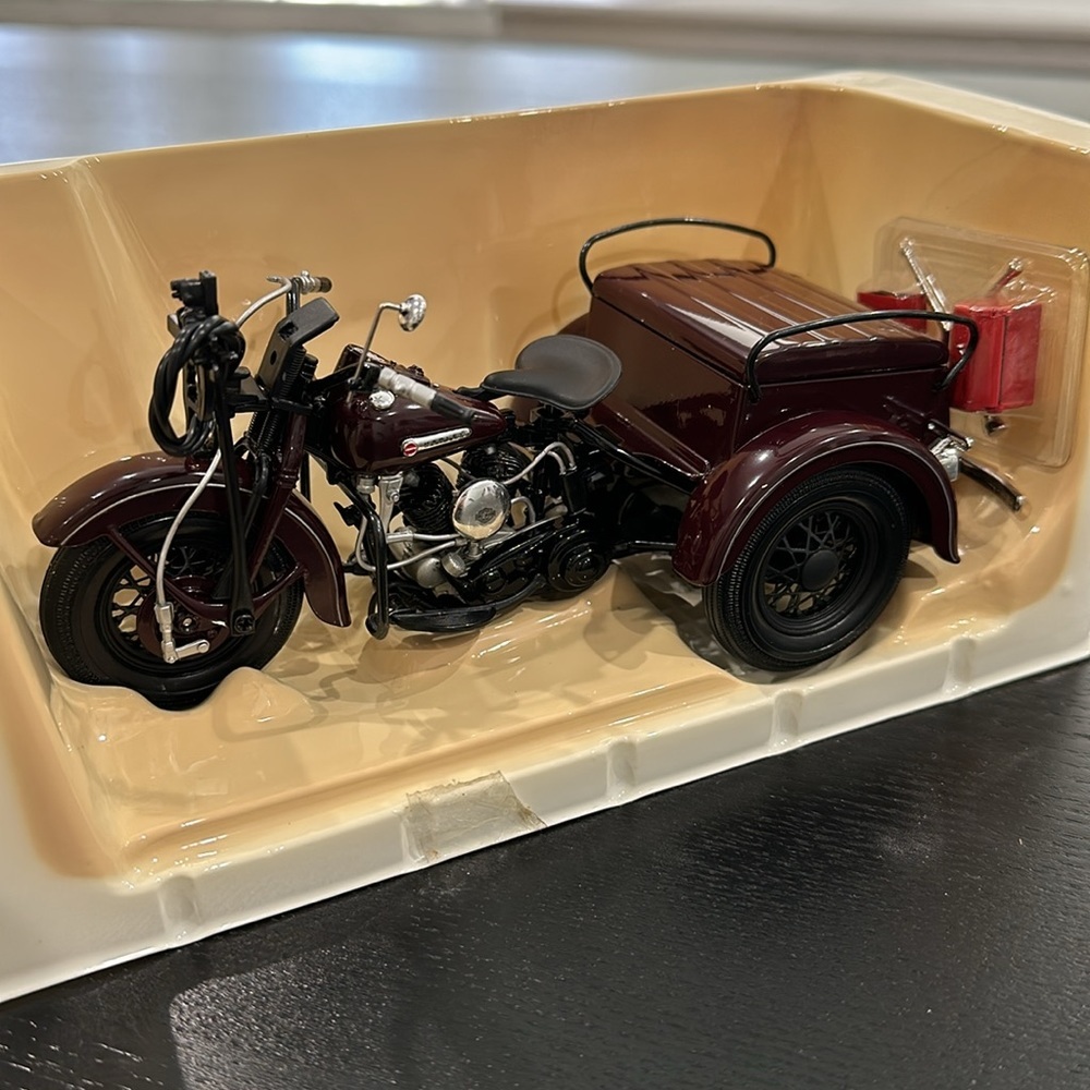 Harley-Davidson Rare Vintage 1949 Servi-Car Scale Die Cast Bank Replica Model